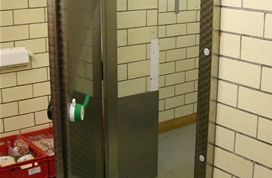 Kühlraumtür aus Edelstahl nachgerüstet
